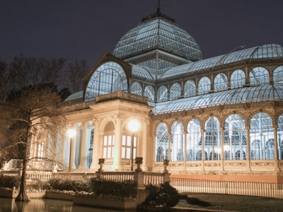 Iluminación en espacios públicos y parques